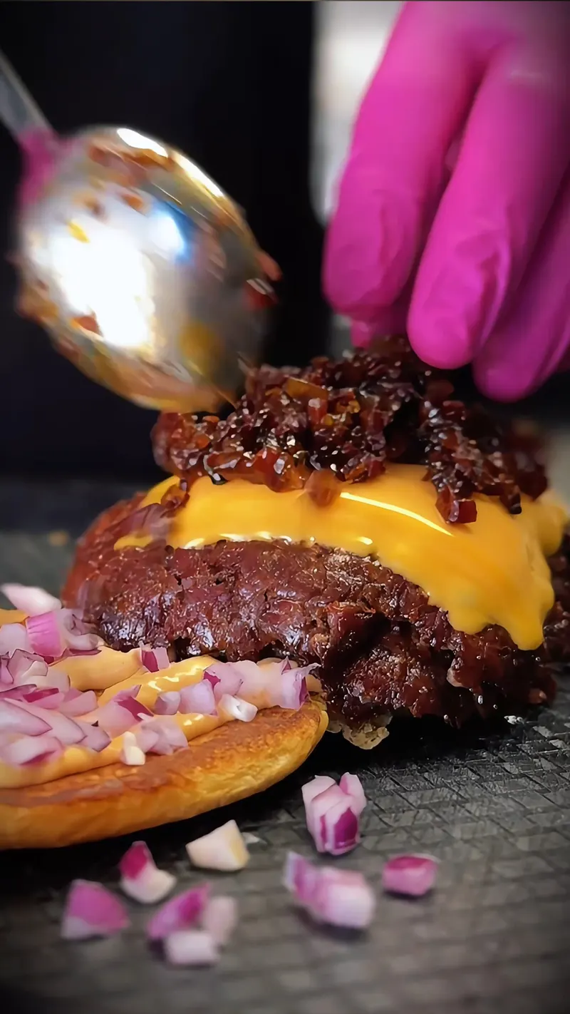 Beef-Patty wird gesmasht